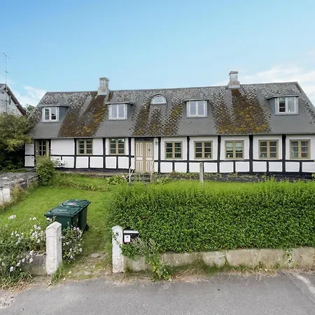 Дом отдыха Lovely In With Wifi *