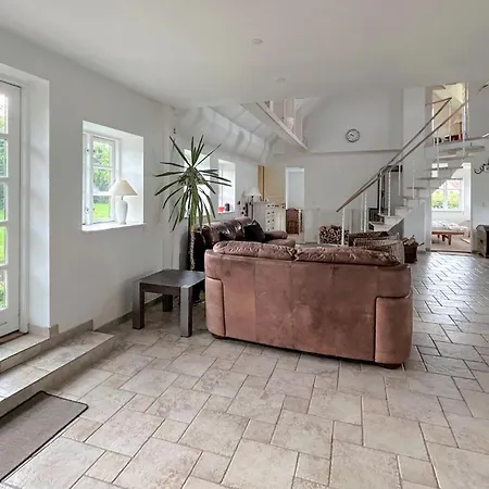 Дом отдыха Lovely In With Wifi *